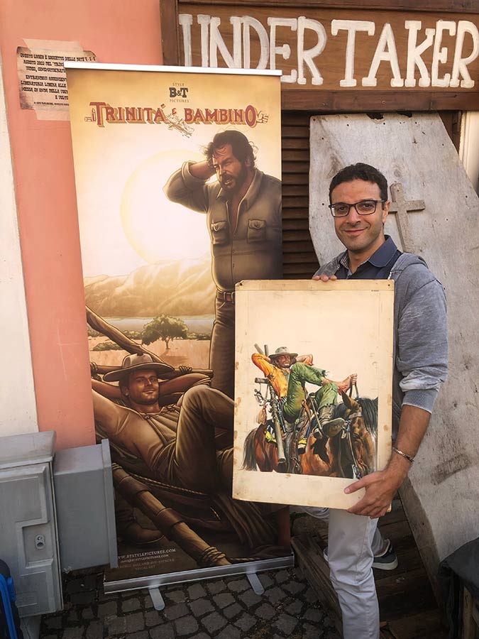 Alberto Baldisserotto con il dipinto originale della locandina di 'Lo chiamavano Trinità...' creato da Renato Casaro